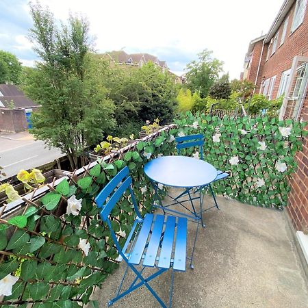 Redhill Town Centre 3 Bed House Near Gatwick Airport, Easy Commute To London Lejlighed Eksteriør billede