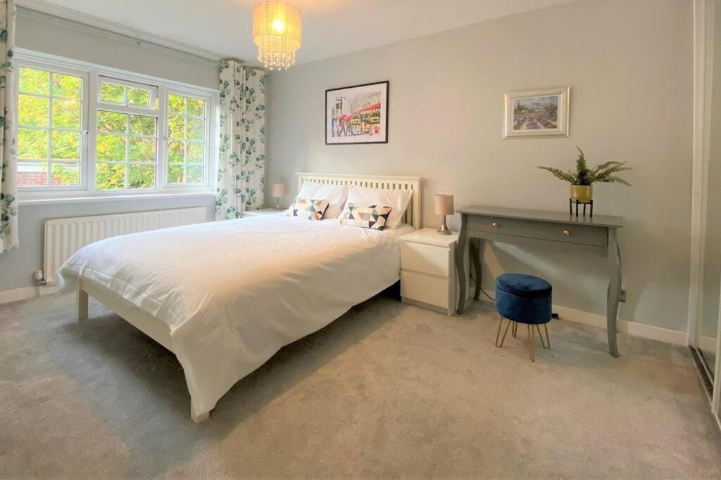 Redhill Town Centre 3 Bed House Near Gatwick Airport, Easy Commute To London Lejlighed Eksteriør billede