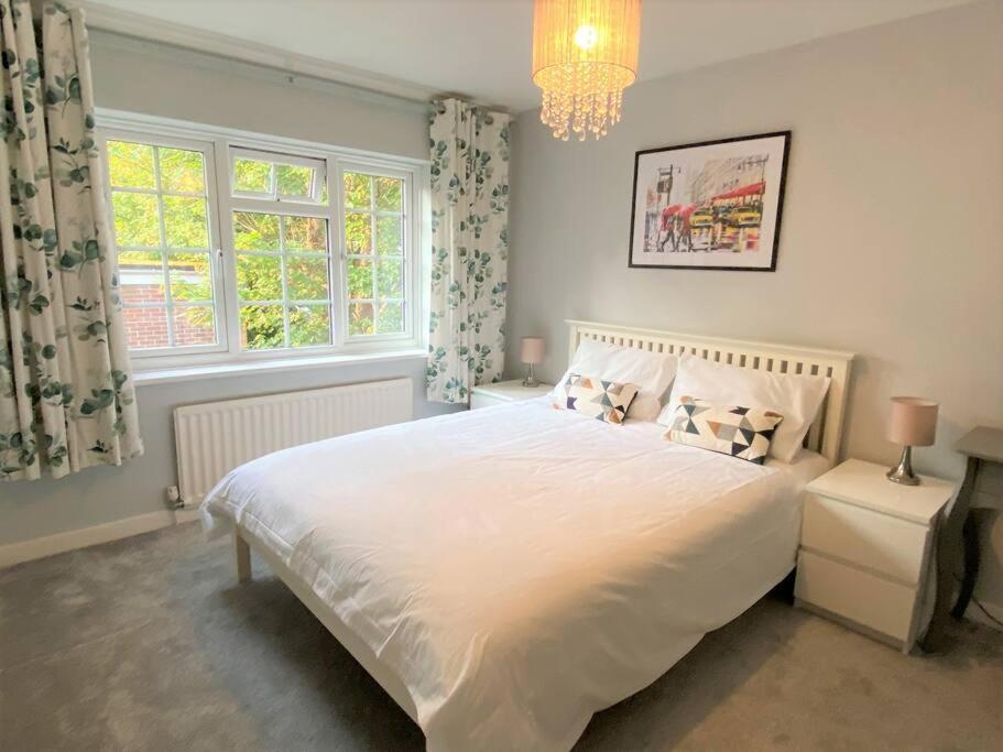 Redhill Town Centre 3 Bed House Near Gatwick Airport, Easy Commute To London Lejlighed Eksteriør billede