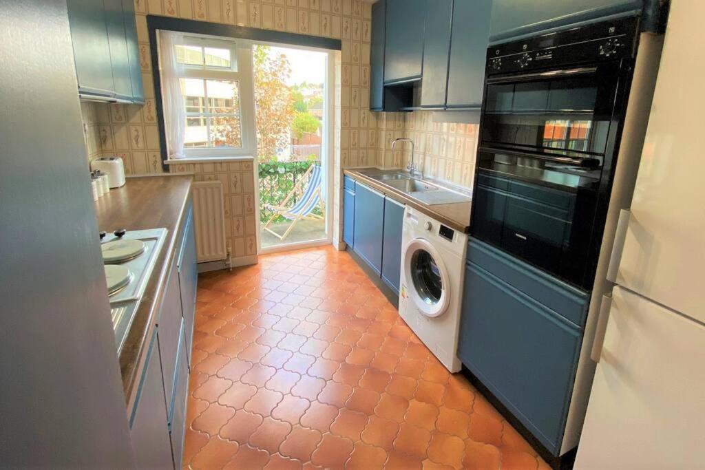 Redhill Town Centre 3 Bed House Near Gatwick Airport, Easy Commute To London Lejlighed Eksteriør billede