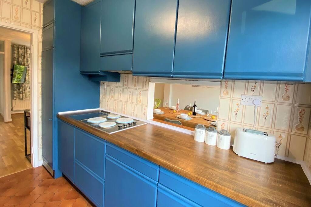 Redhill Town Centre 3 Bed House Near Gatwick Airport, Easy Commute To London Lejlighed Eksteriør billede