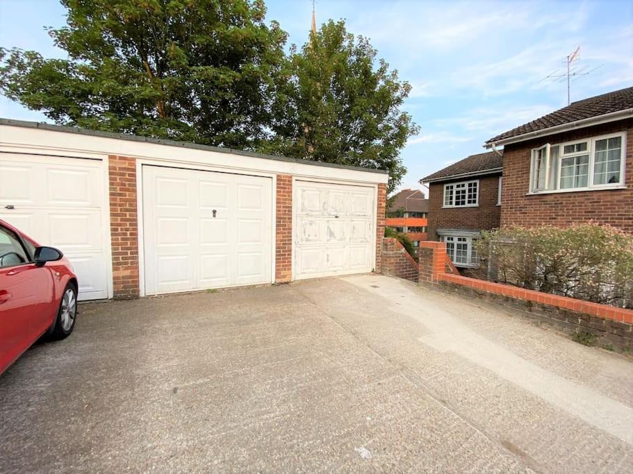 Redhill Town Centre 3 Bed House Near Gatwick Airport, Easy Commute To London Lejlighed Eksteriør billede