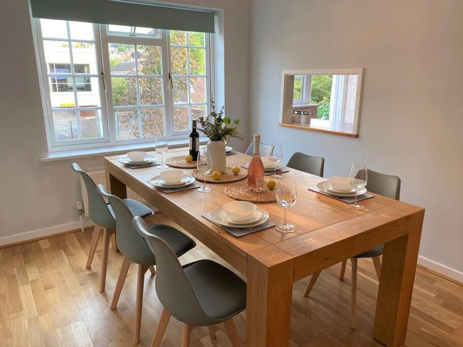 Redhill Town Centre 3 Bed House Near Gatwick Airport, Easy Commute To London Lejlighed Eksteriør billede